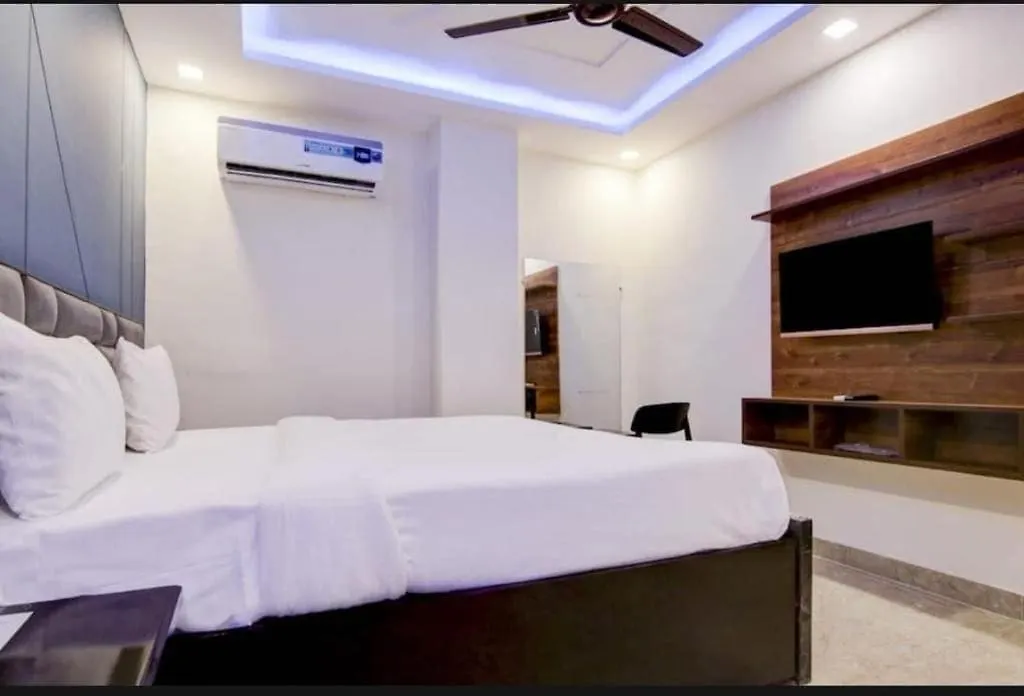 Oyo Hotel Luxury Retreat New Delhi