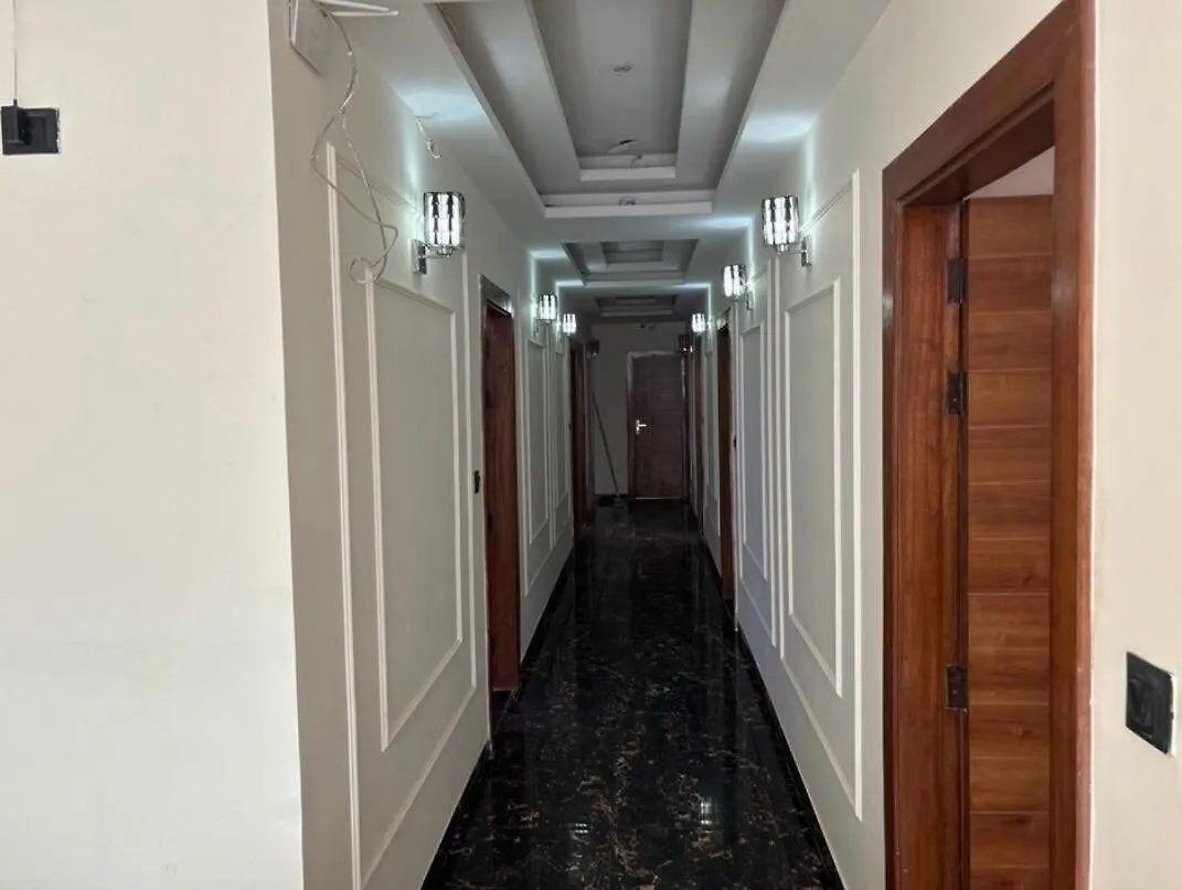 Oyo Hotel Luxury Retreat New Delhi