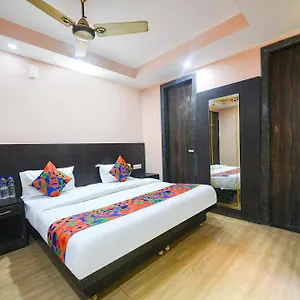 Hotel Fabhotel Moon Light Near Yashobhoomi Convention Centre
